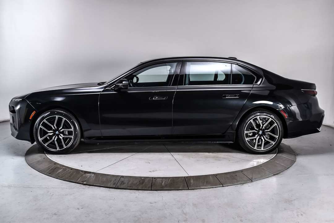 2023 BMW I7 xDrive60 - Image 3