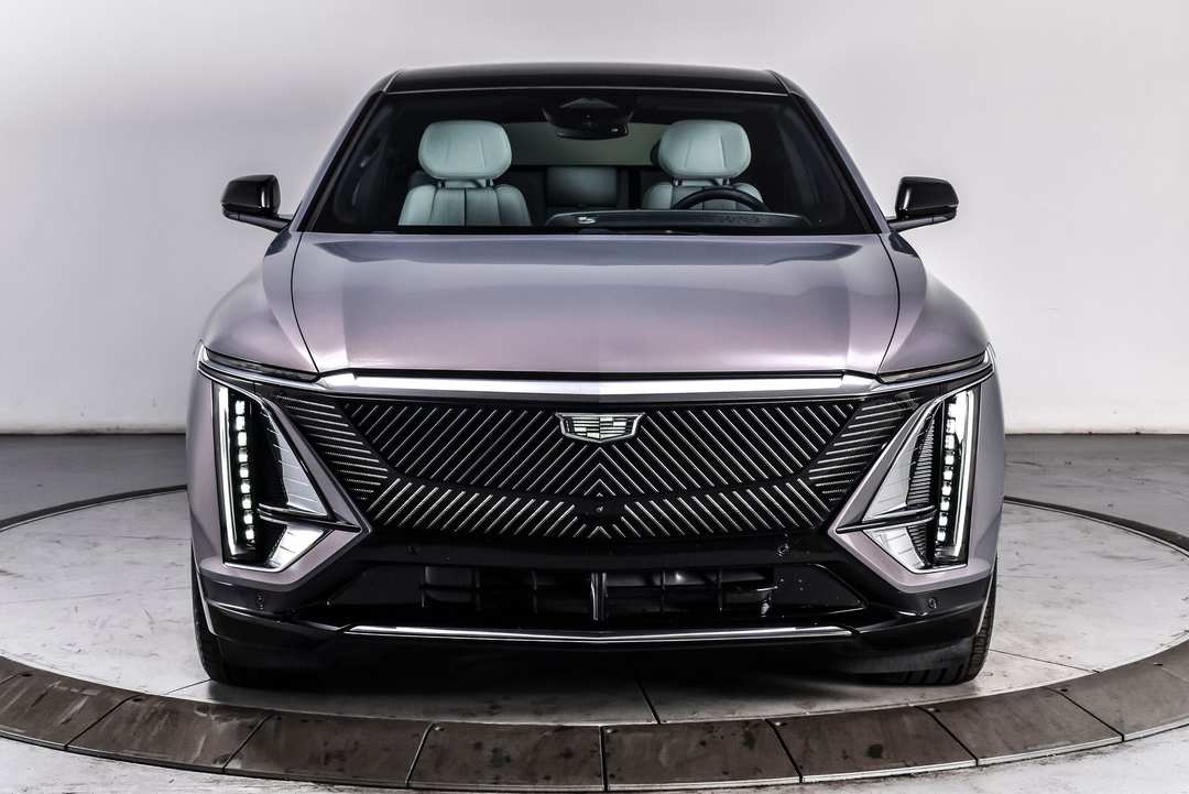 2024 Cadillac Lyriq Luxury - Image 2