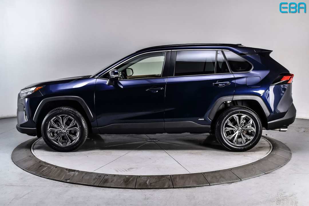 2025 Toyota Rav4 Hybrid XLE Premium - Image 3