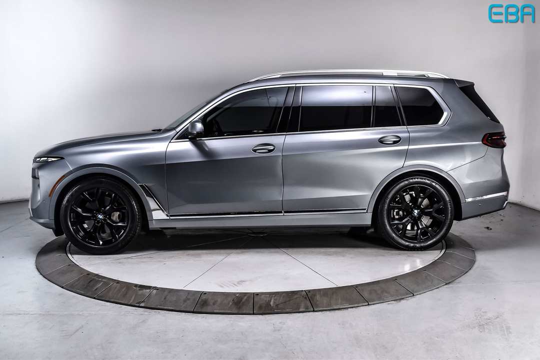 2023 BMW X7 xDrive40i - Image 3