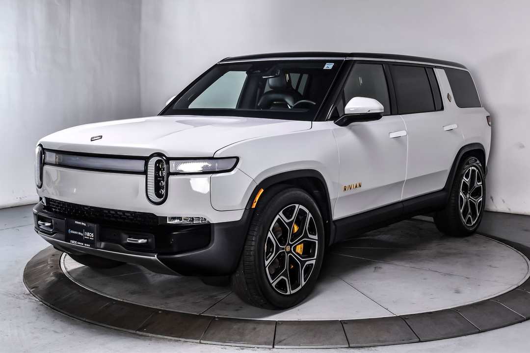 2024 Rivian R1S Adventure - Image 2