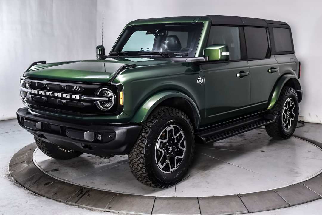 2025 Ford Bronco Outer Banks - Image 3