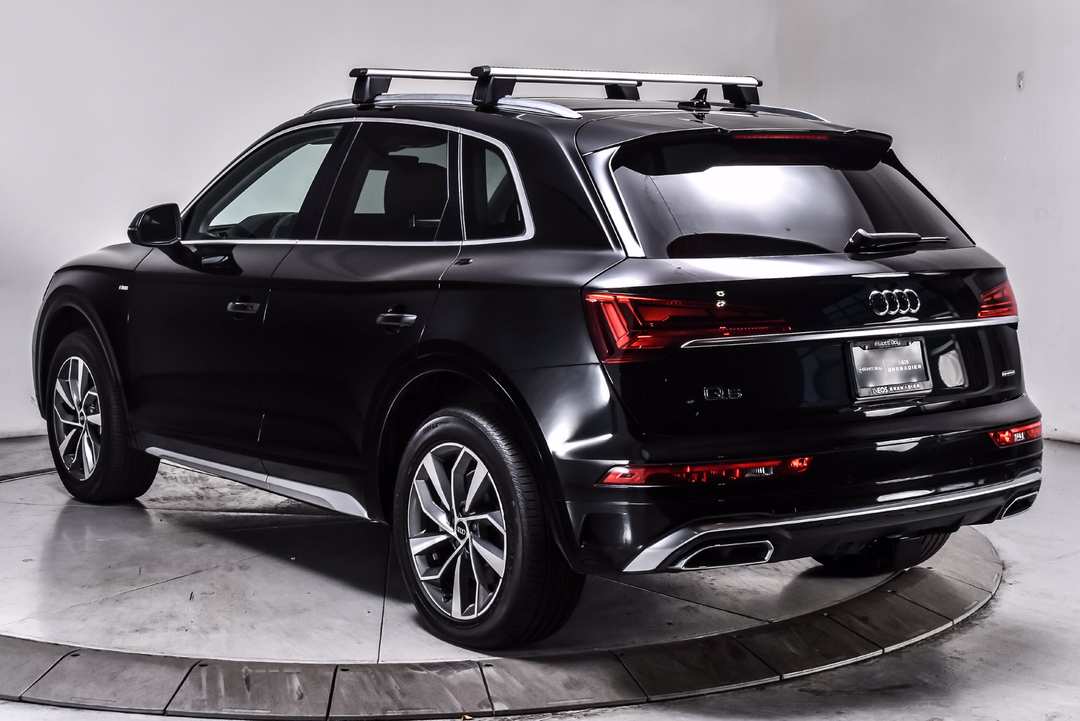 2023 Audi Q5 45 S line Premium - Image 3