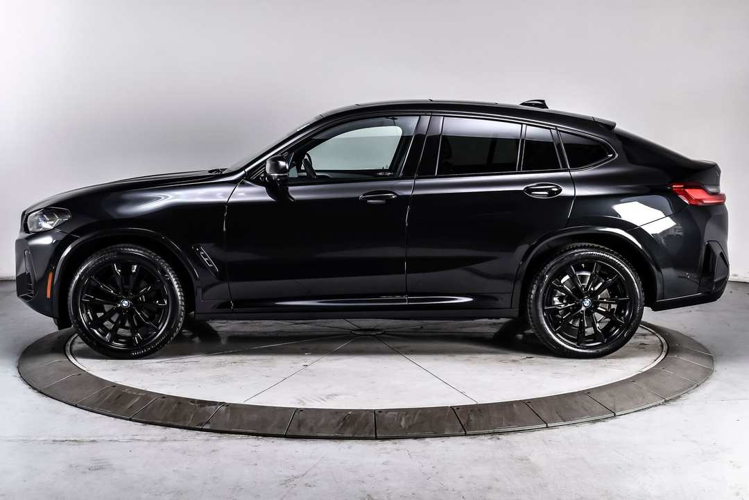 2024 BMW X4 xDrive30i - Image 3
