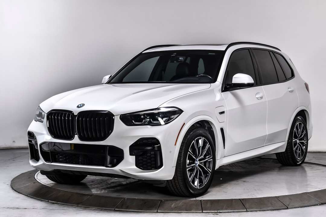 2023 BMW X5 xDrive45e - Image 2