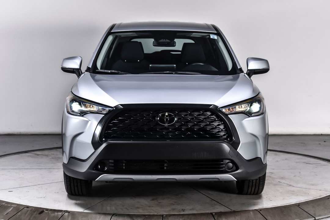 2024 Toyota Corolla Cross LE - Image 2