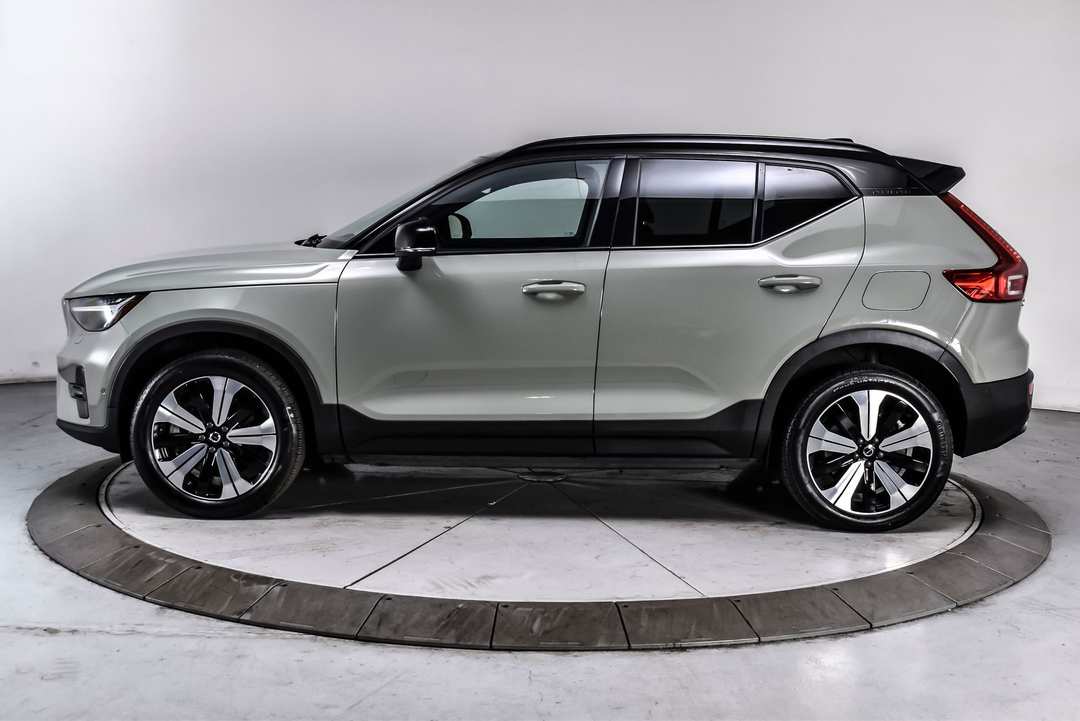 2023 Volvo Xc40 Recharge Pure Twin Plus - Image 3