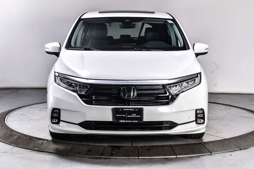 2024 Honda Odyssey Touring - Image 2
