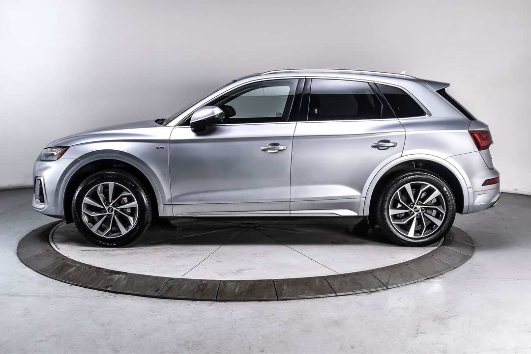 2023 Audi Q5 45 S line Prestige - Image 3