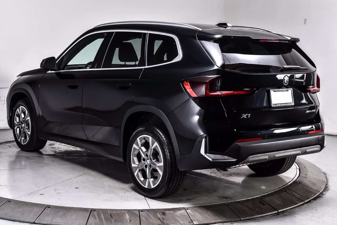 2023 BMW X1 xDrive28i - Image 3