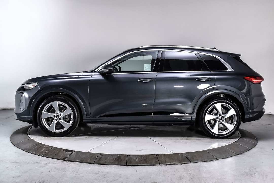 2025 Audi Q5 2.0T Prestige - Image 3