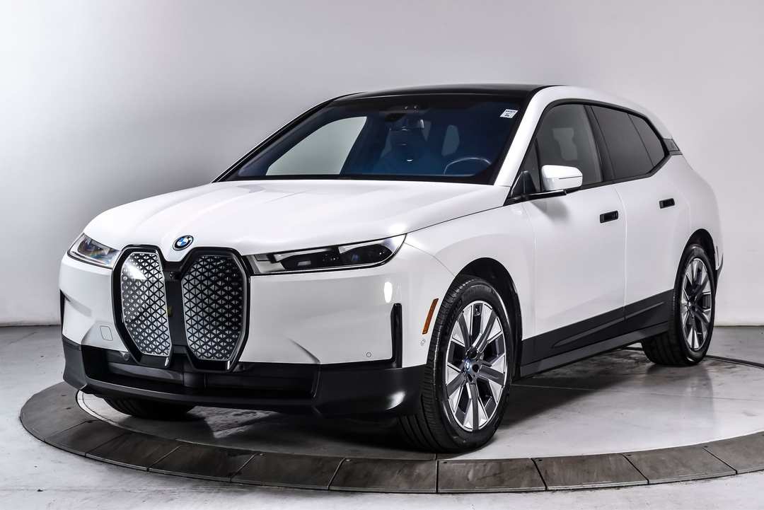 2024 BMW Ix xDrive50 - Image 2