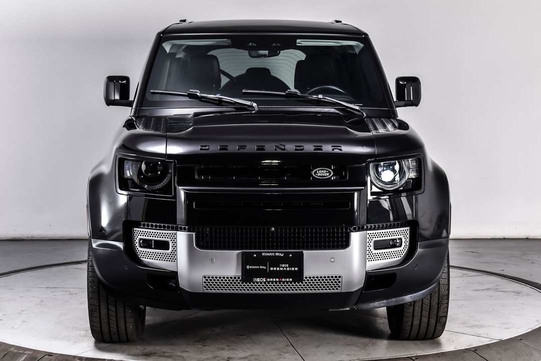 2024 Land Rover Defender 110 S - Image 2